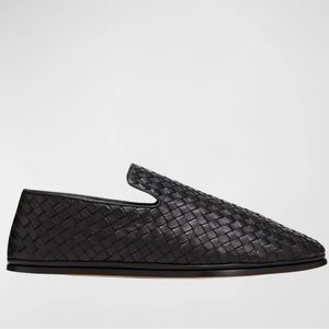 Bottega Veneta $1450
Men's Intrecciato Leather Slippers size 40 EU
